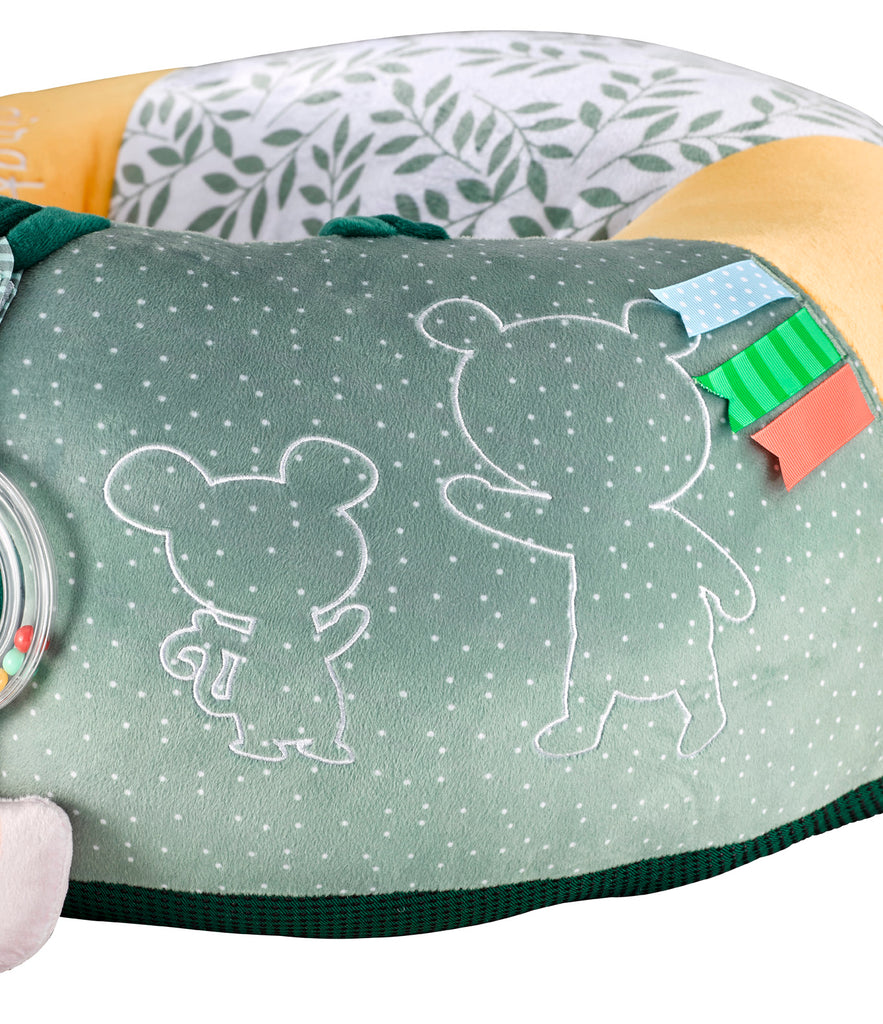 The silhouettes of Sophie the Giraffe's friends stitched onto the baby seat