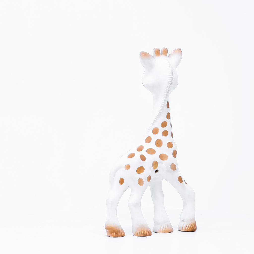 Back view of sophie la girafe