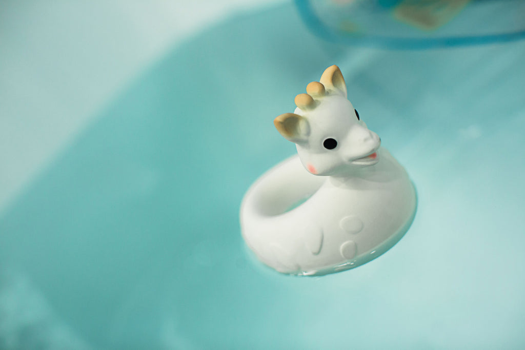 sophie so'pure bath toy floating in the bathtub